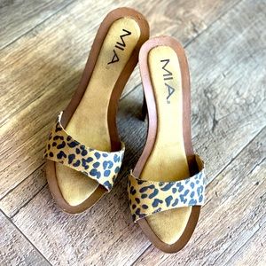 MIA MULES SIZE 8